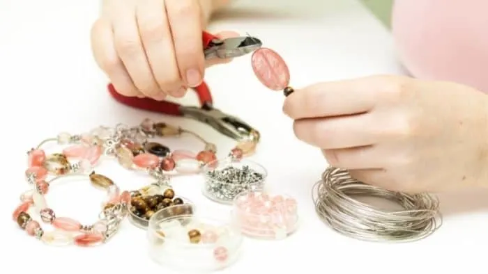 hobbies for teenage girls making jewelry
