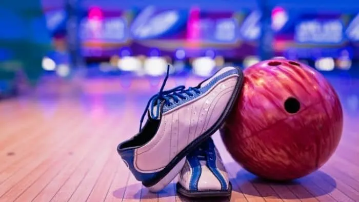 first date ideas for teens - bowling