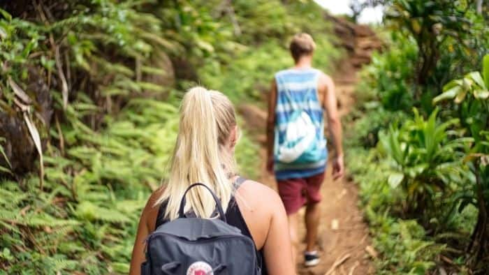 first date ideas for teens - hiking