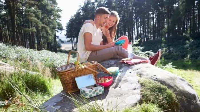first date ideas for teens - picnic