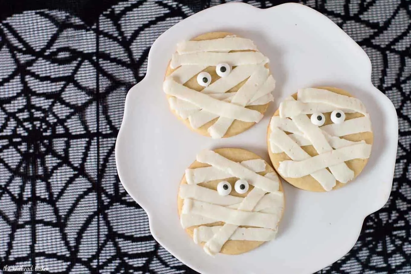 Halloween mummy cookie