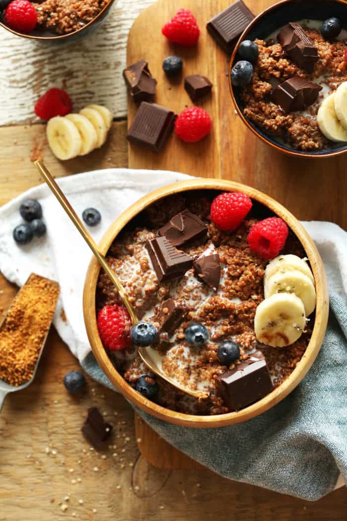 7 Ingredient DARK CHOCOLATE Quinoa Breakfast Bowl Full of antioxidants fiber and protein vegan glutenfree quinoa breakfast e1625652302252