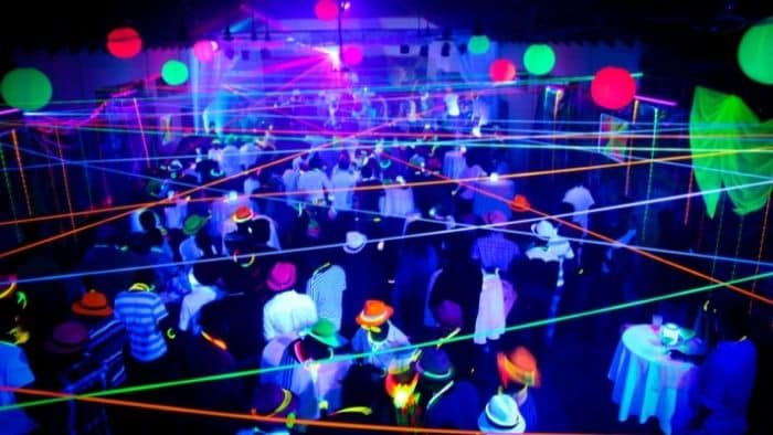 glow in the dark party supplies