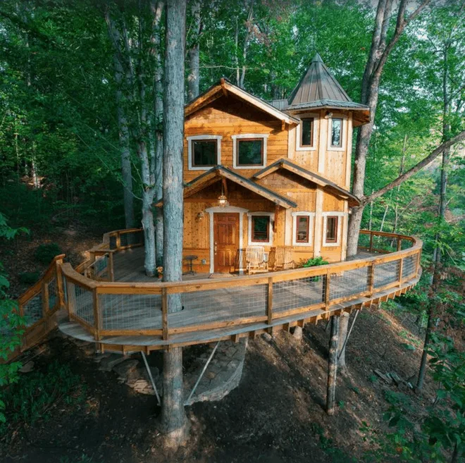 castle themed treehouse