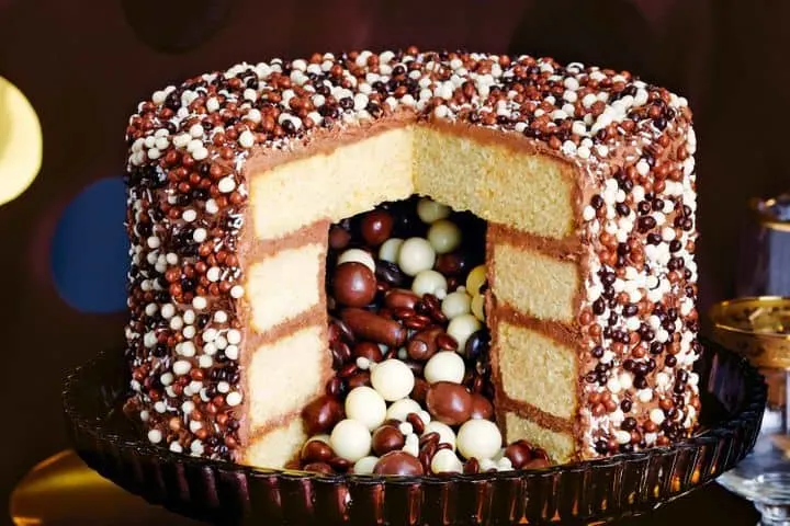 chocolate pinata party cake 100117 1