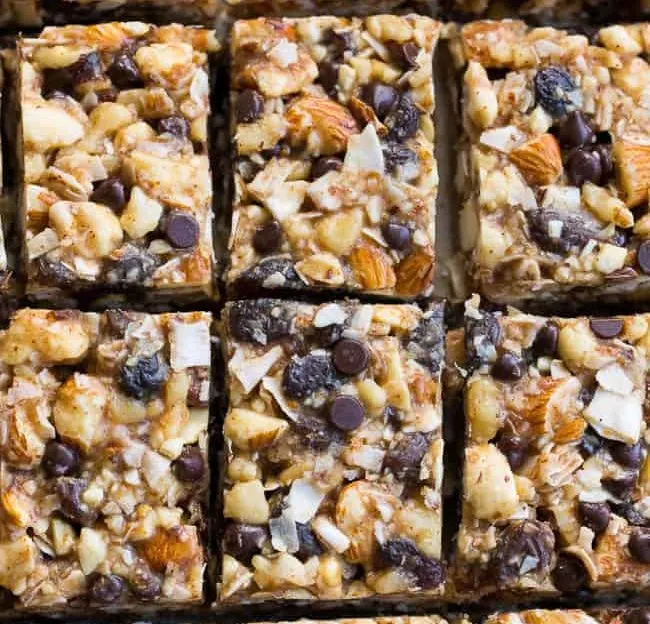 No-Bake Granola Bars with Raisins and Chocolate Chips