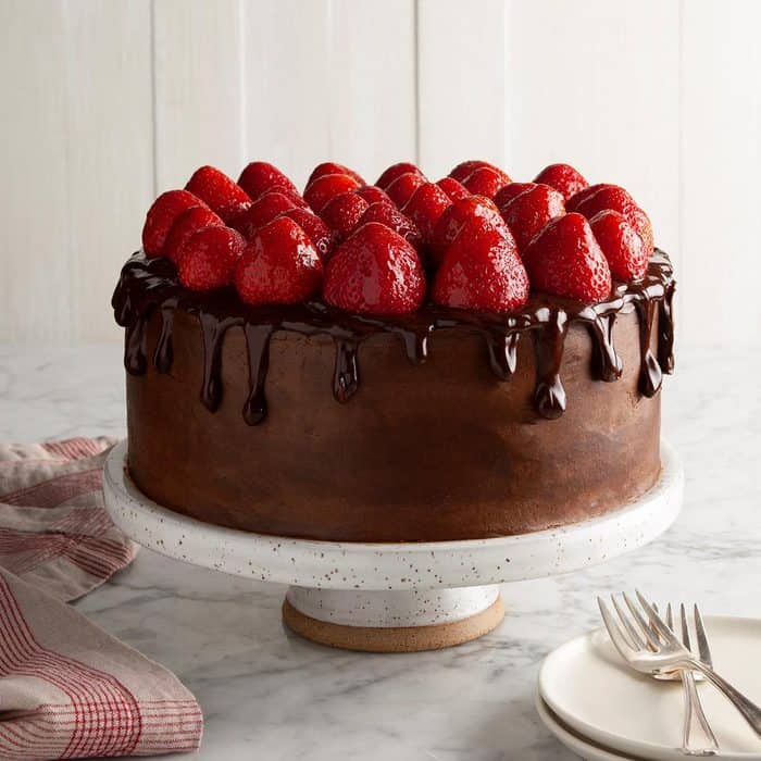 Chocolate Strawberry Celebration Cake EXPS FT20 46655 F 0716 1 4
