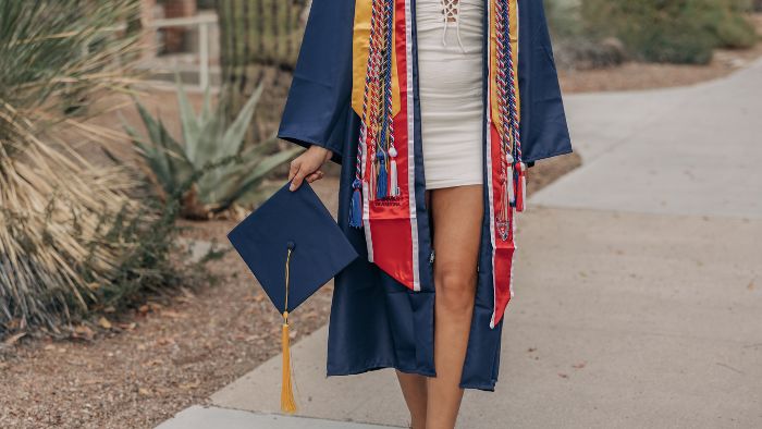 what-is-a-graduation-stole-color-meanings-how-to-wear-2022