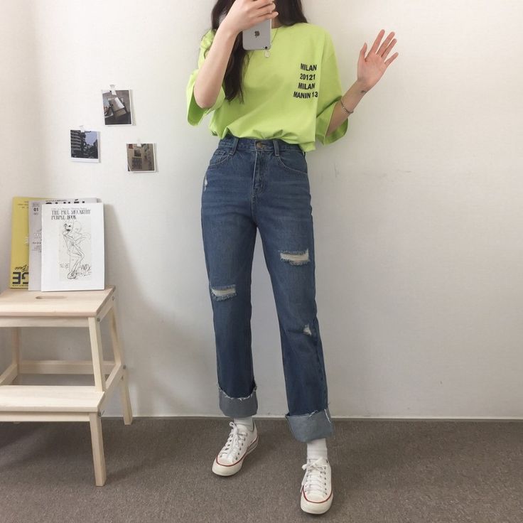 Girlfriend jeans & Oversized tees