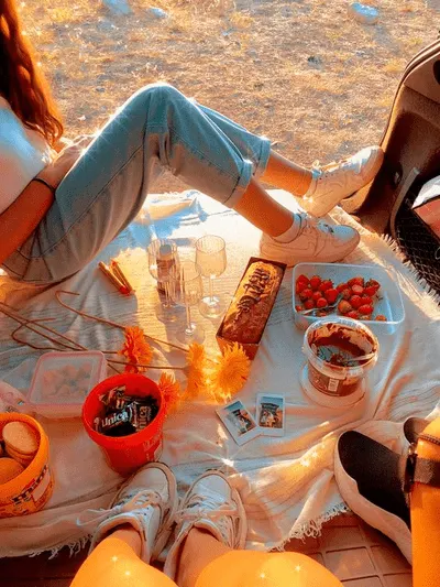 Picnic Date Outfits (What To Wear)